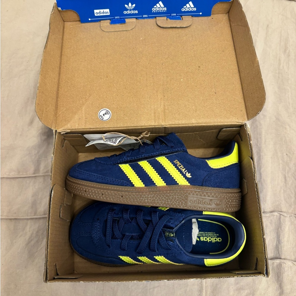 Adidas Kids Sneakers - Navy and Neon Yellow
